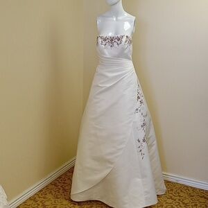 Les Soiress size 4 wedding gown